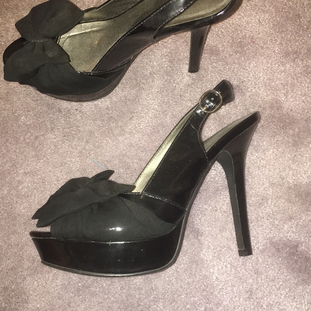 NWOT black high heels